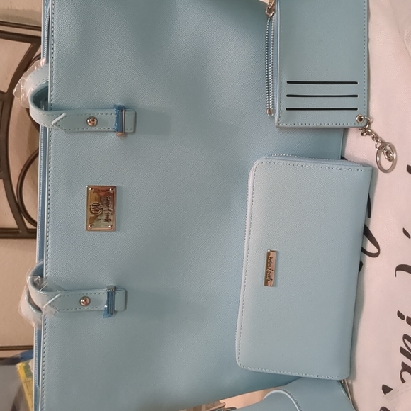 Purses - Picture 2 of 3